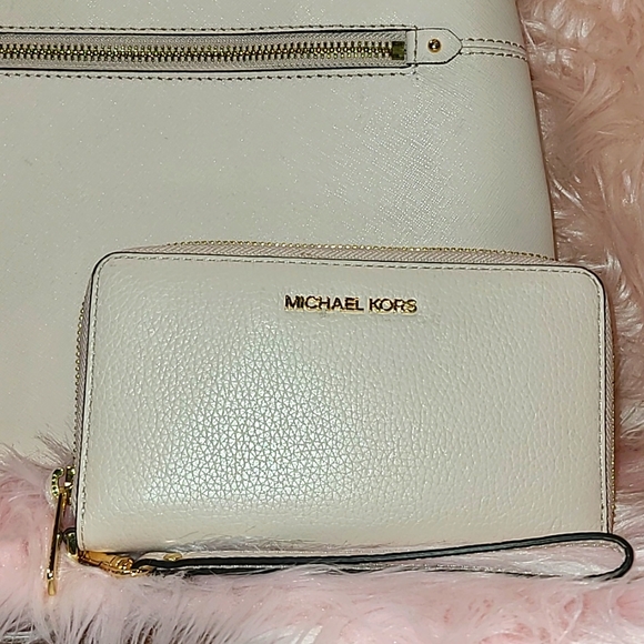 Michael Kors bag and wallet set - Picture 2 of 7